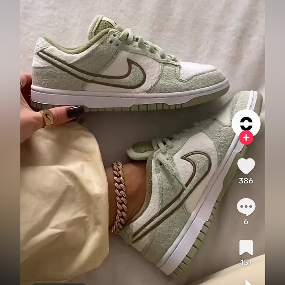 Women’s Nike Dunk Low SE Honeydew-Fleece